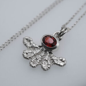 Colgante Media Flor Granate
