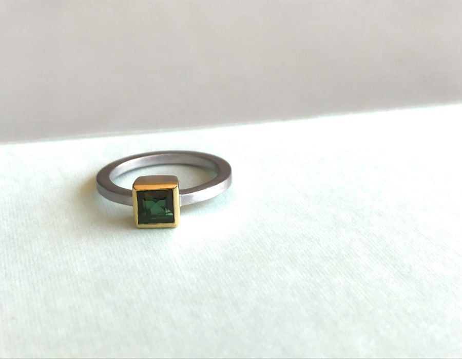 Anillo solitario cuadrado