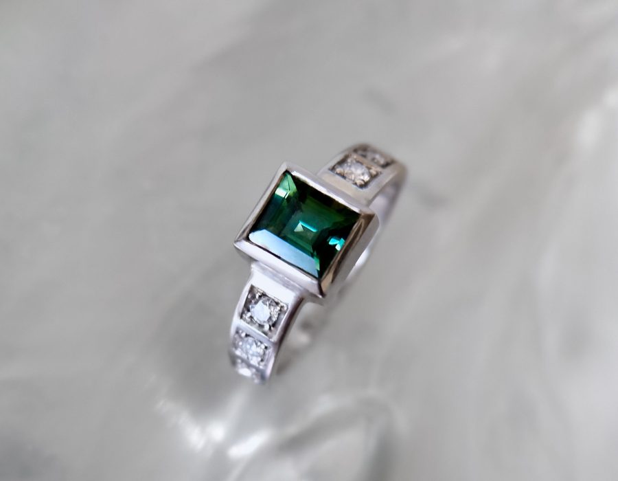 Anillo piedra cuadrada