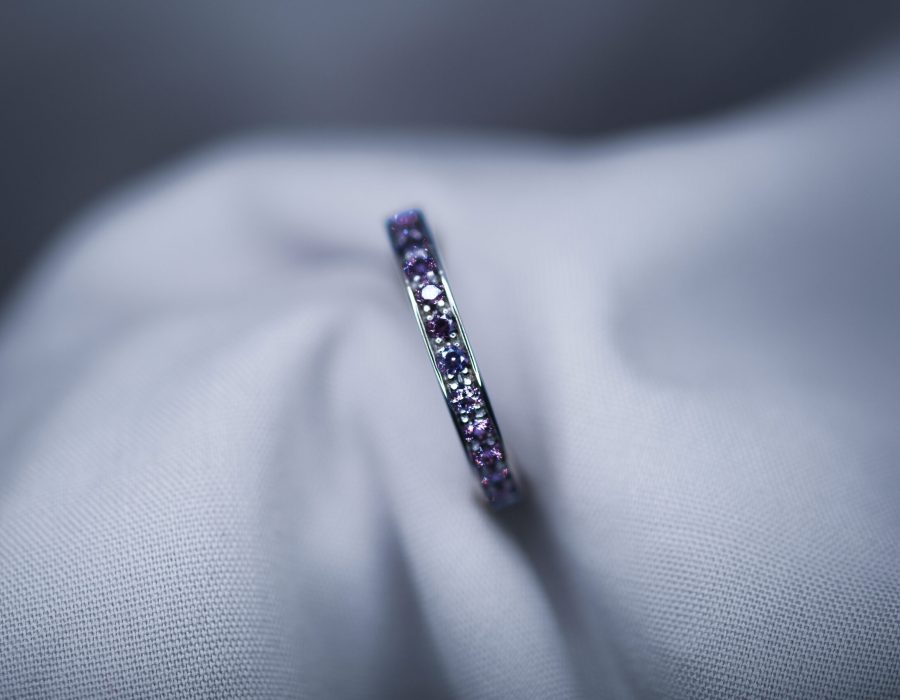 Anillo medio cintillo