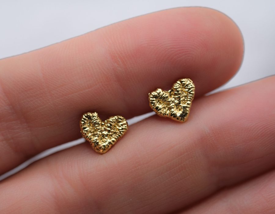Aros mini cuore dorados