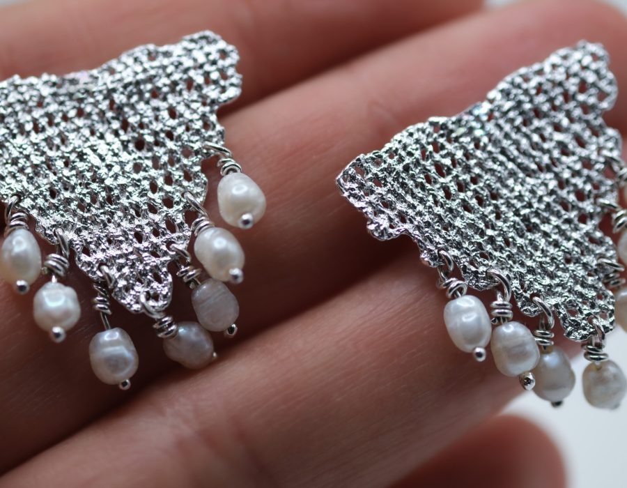 Aros navetra triangular perlas