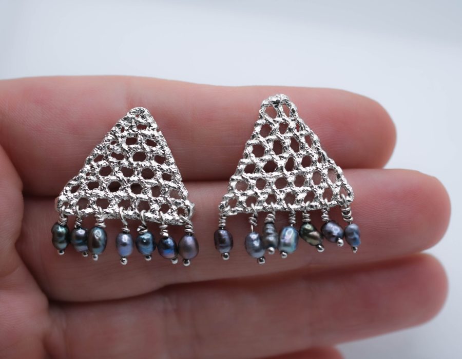 Aros triangulos perla negra