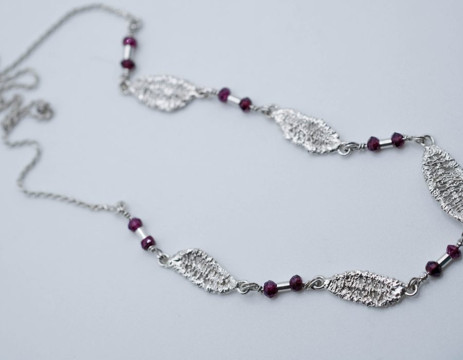 Collar Hojas de granate
