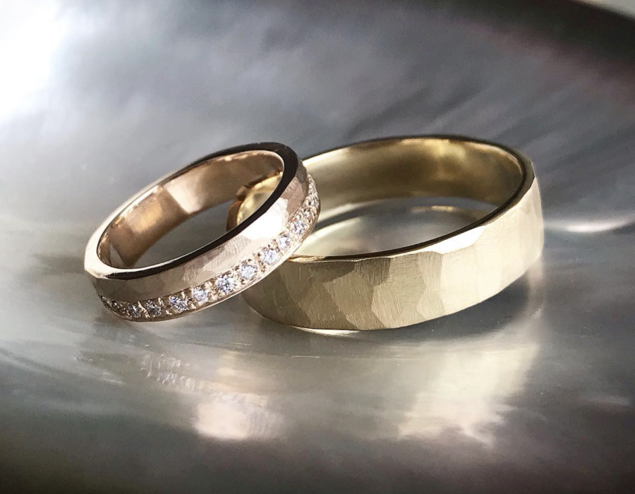 Argollas texturizadas con cintillo completo